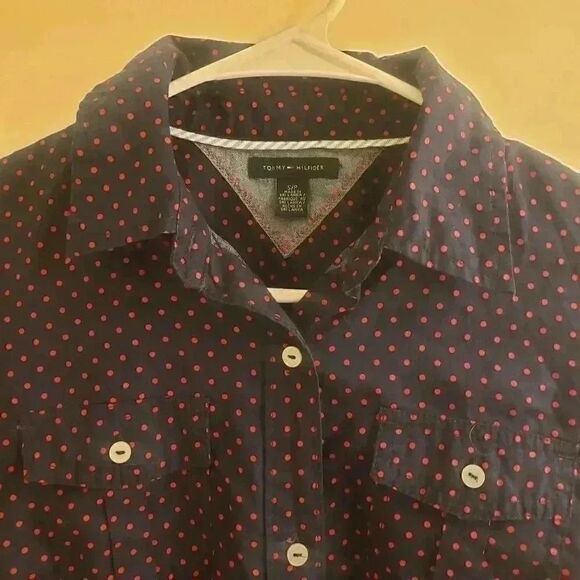Tommy Hilfiger Women’s Navy/Red Polka Dot Cotton Fitted Button Down Shirt - Picture 3 of 13